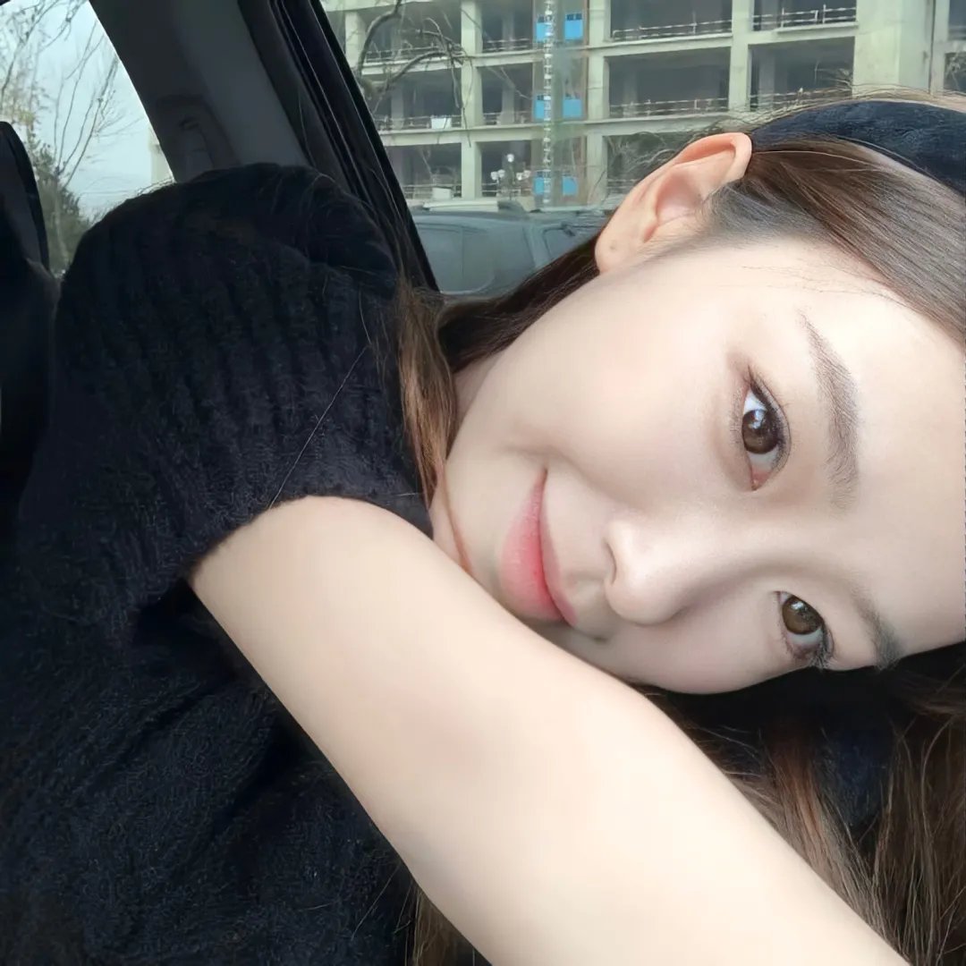 女生向前走